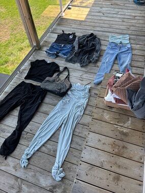 Mystery Style Bundle Womens L/XL 19 pieces Aerie, Lululemon, Aritzia J Crew +++